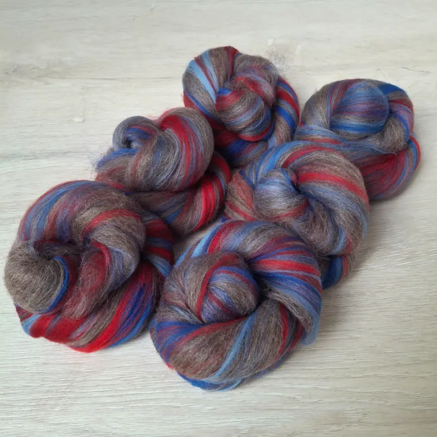 Spinnwolle Mini Batts BFL Merino blau rot Sonnenuntergang Yuniku